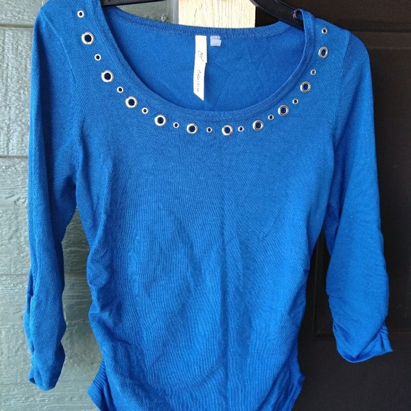 Women's Pullover Sweater - Picture 1 of 2